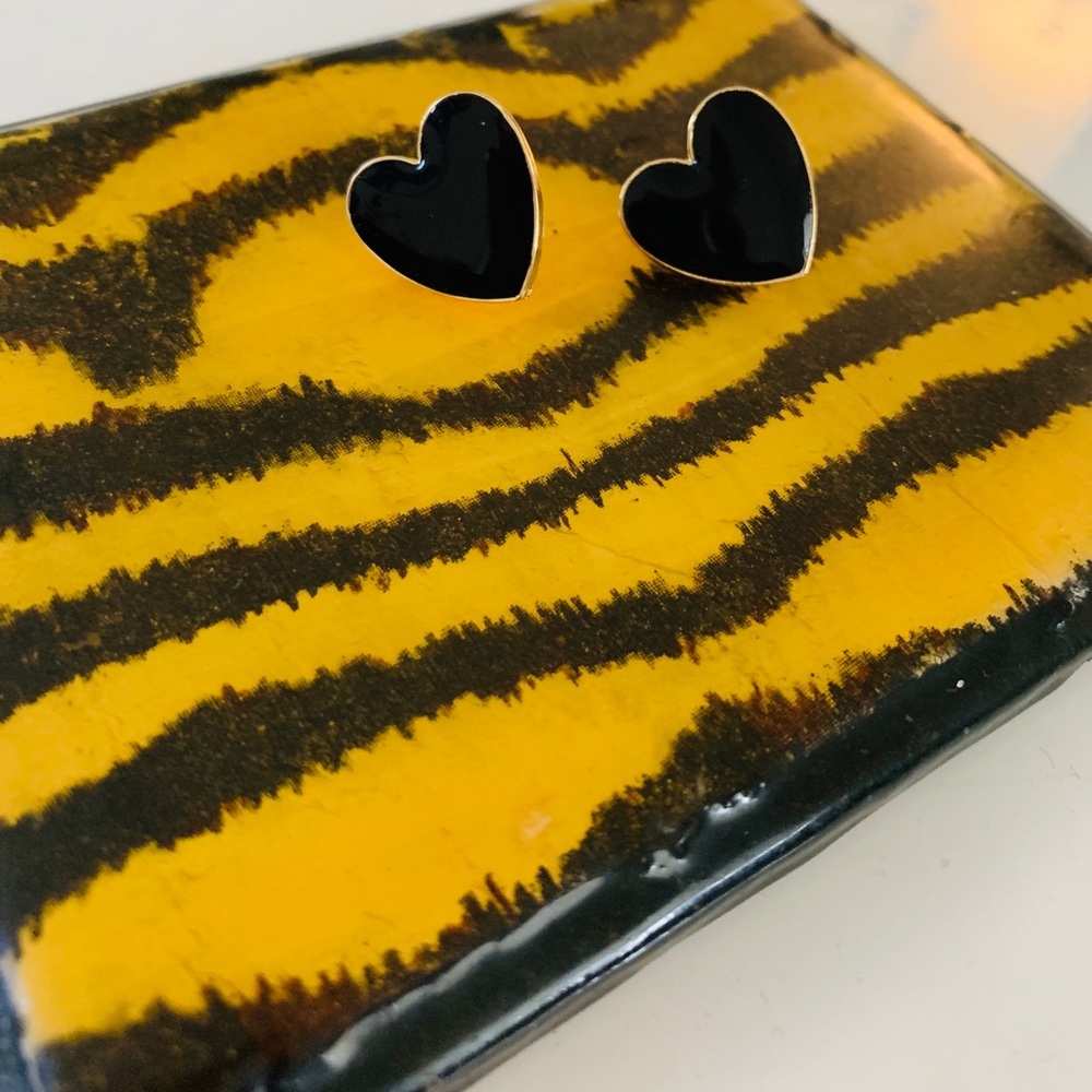 Black hearts